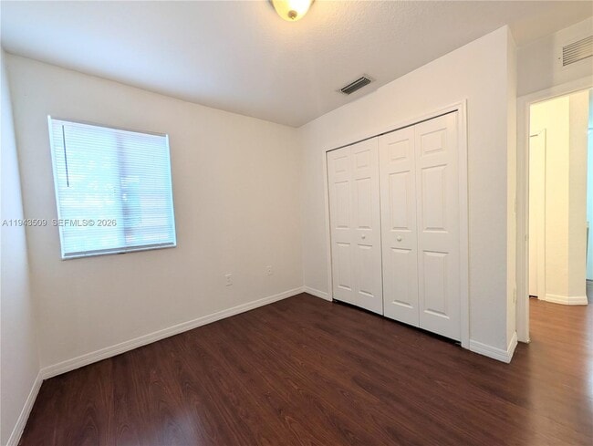 Building Photo - 825 SW 6th Pl