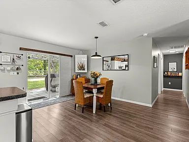 Building Photo - Beautifully updated 3 bedroom, 2 bath home.