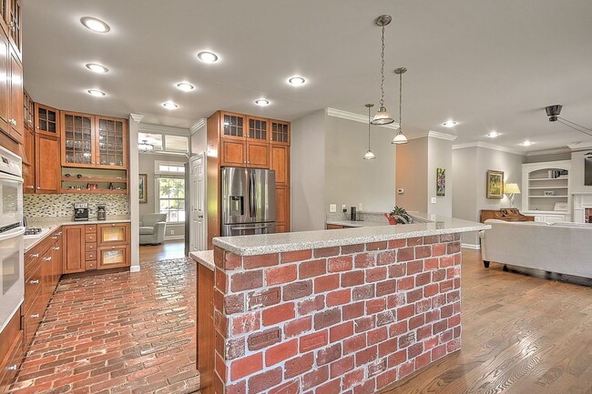 Building Photo - 9 Wayland Ct