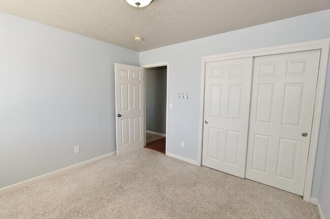 Building Photo - Clean Single-Level Home in Quiet Neighborhood