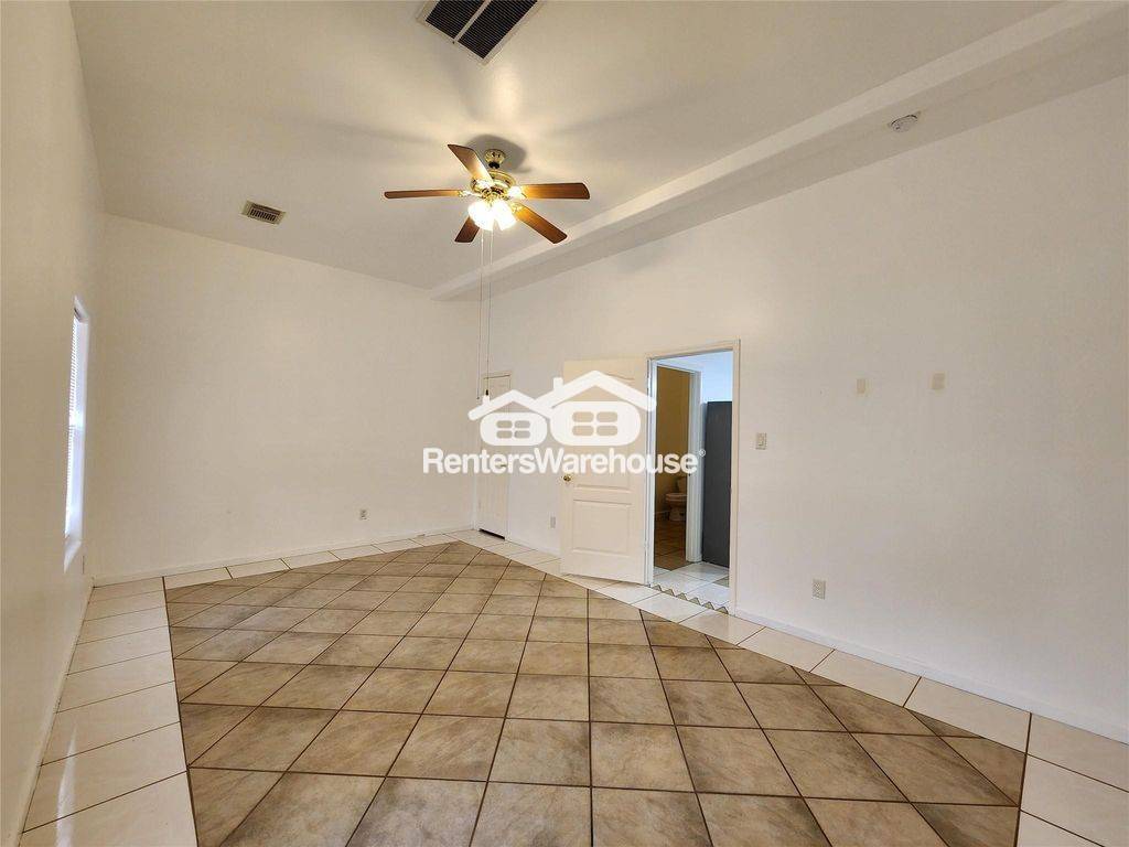 Building Photo - 5027 Creekmont Dr