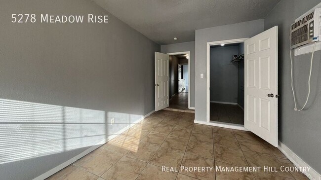 Building Photo - 5278 Meadow Rise St