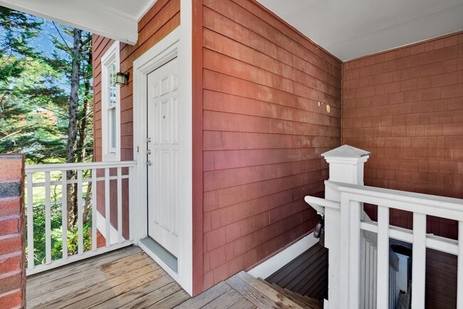 Building Photo - Wonderful craftsman style end-unit townhome