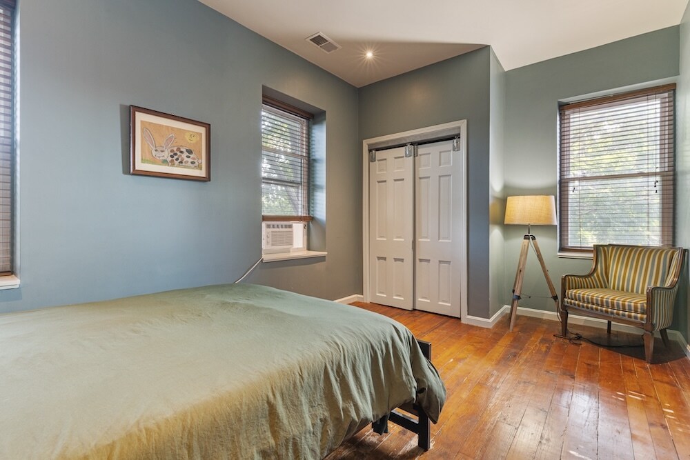 Building Photo - 717 Lampton St