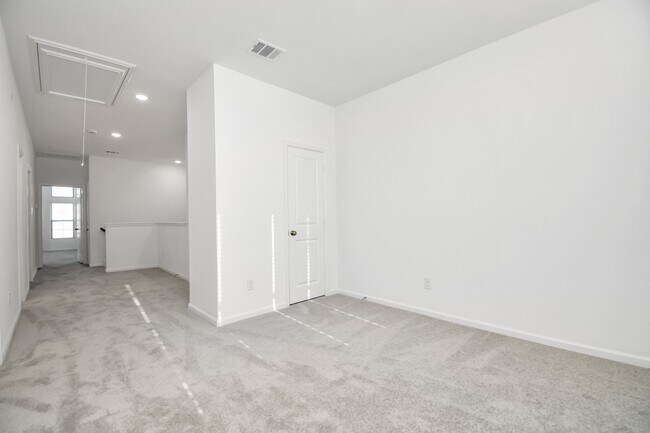 Building Photo - 5535 Holly Hvn Ct