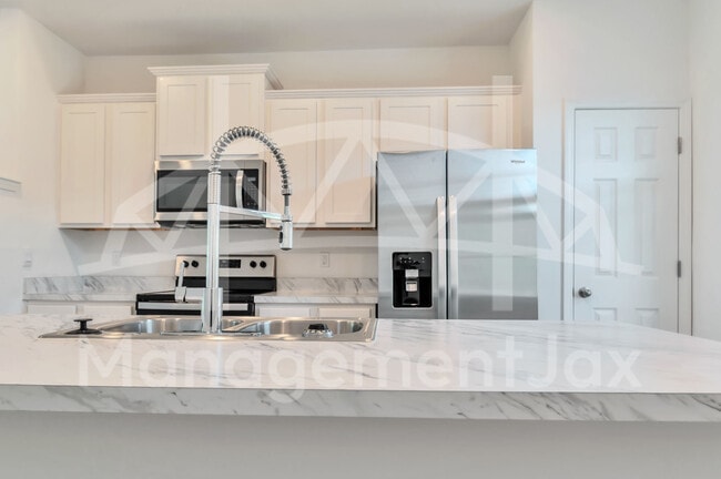 Building Photo - 8369 Zenith Cir