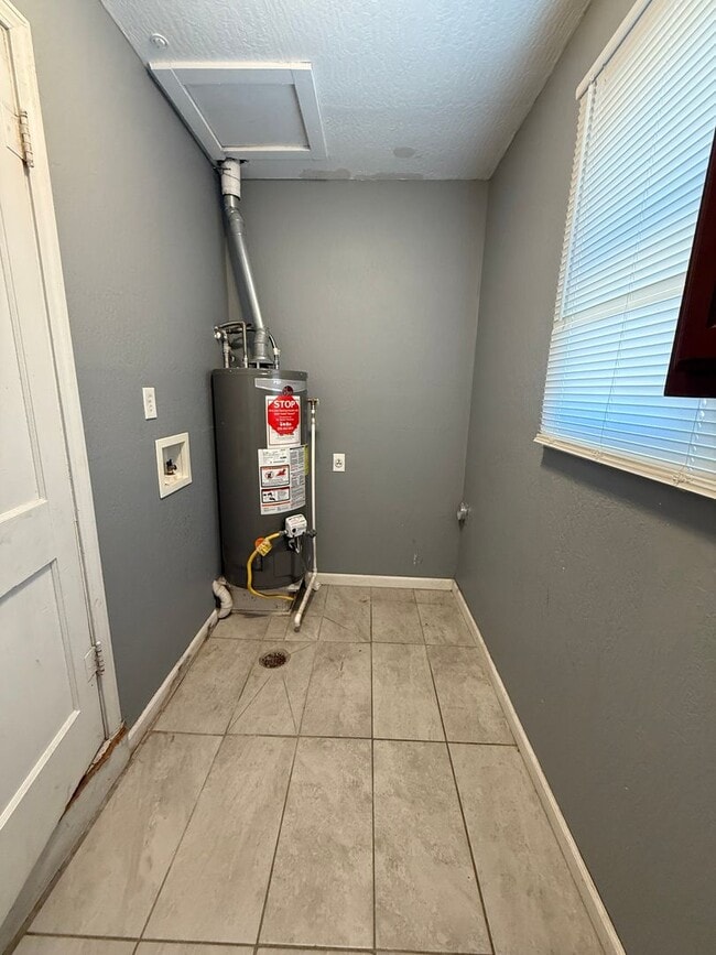Building Photo - Charming 2-Bedroom Home in Prime Wichita L...