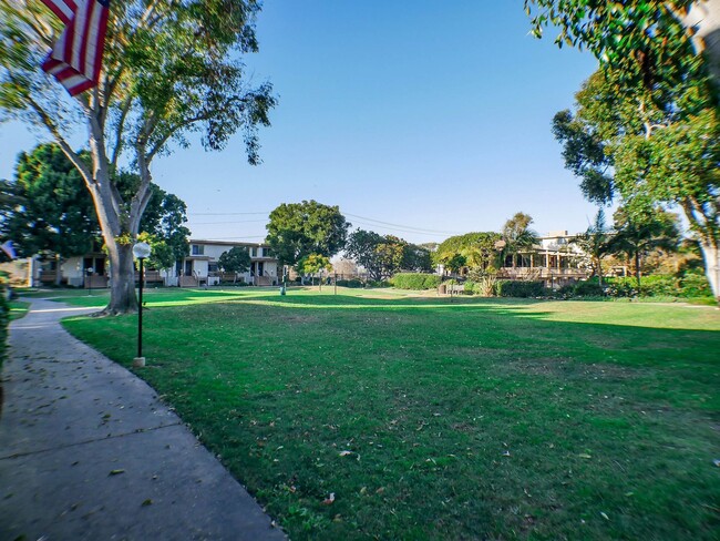 Building Photo - Charming condo in Point Loma Tennis Club!