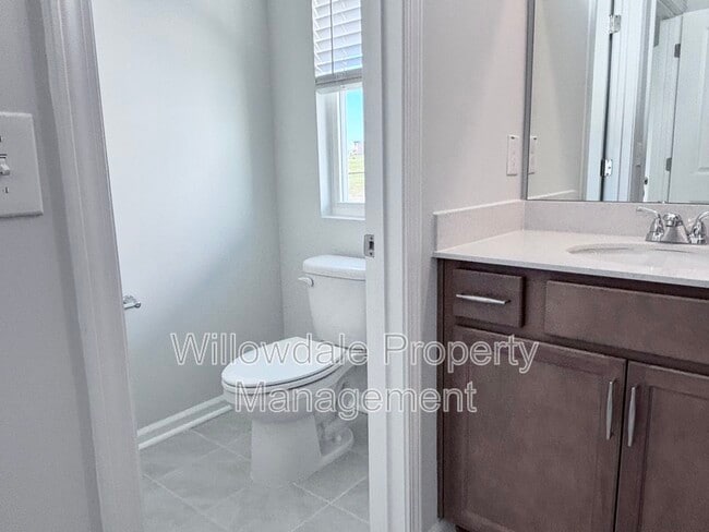 Building Photo - 398 Chesapeake Cmns St