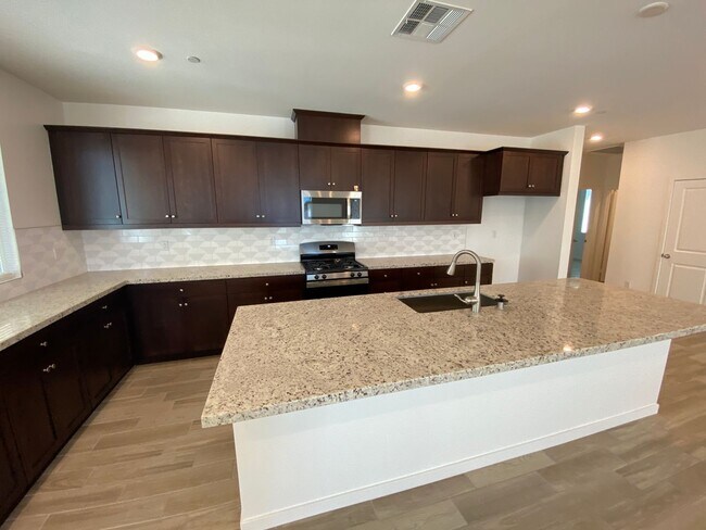 Building Photo - Beautiful Home with Solar