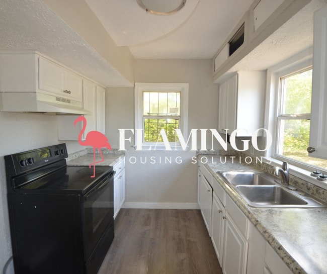 Building Photo - 706 Gramont Ave