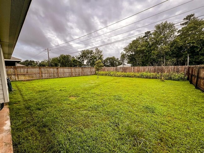 Building Photo - 310 Comal Dr