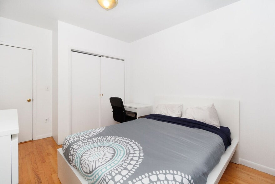 Building Photo - 300 E 93rd St