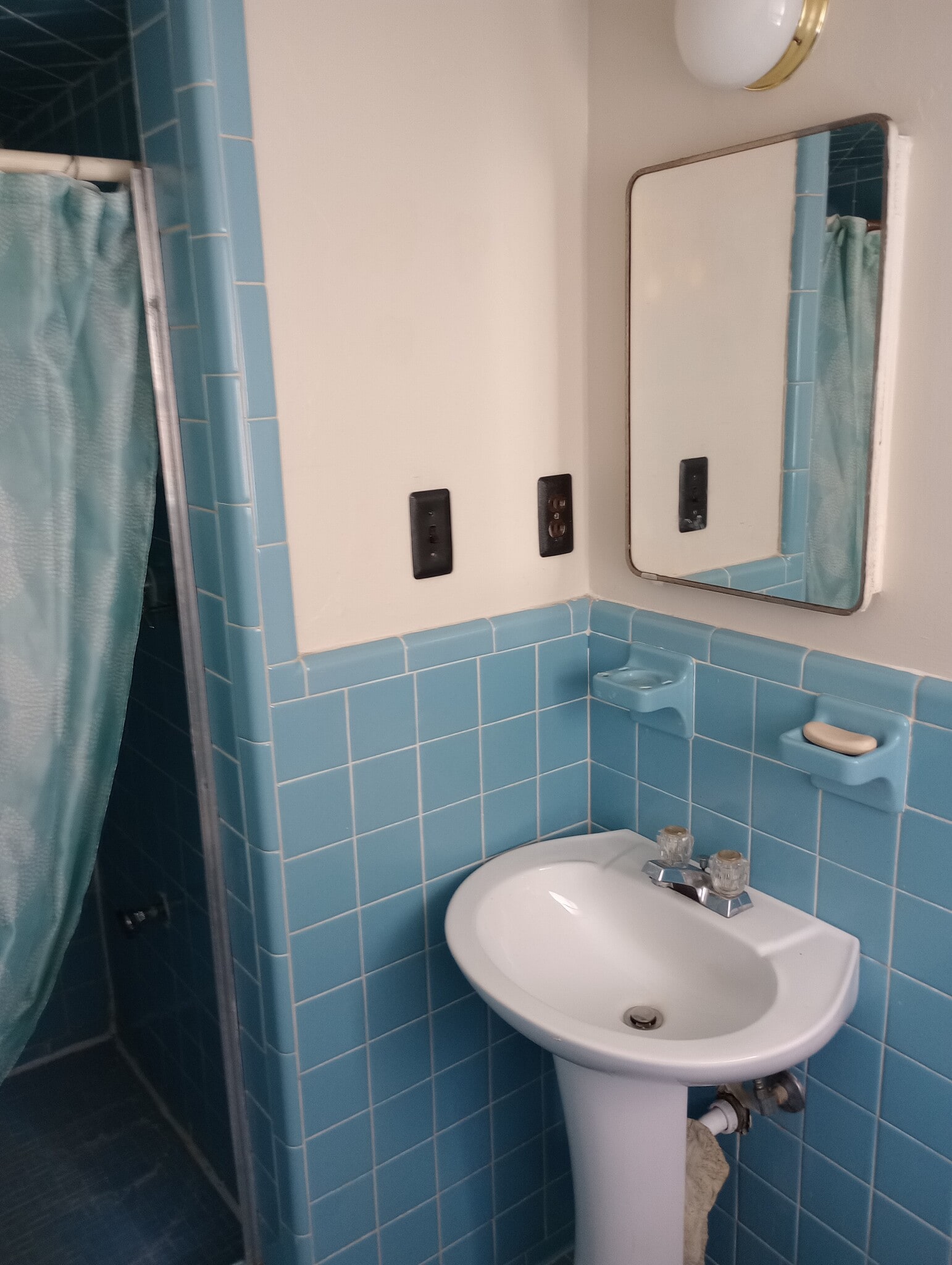 FULL BATHROOM#2 - 20216 Stratford Rd