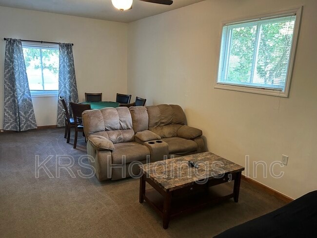 Building Photo - 2030 Hawksbill Rd