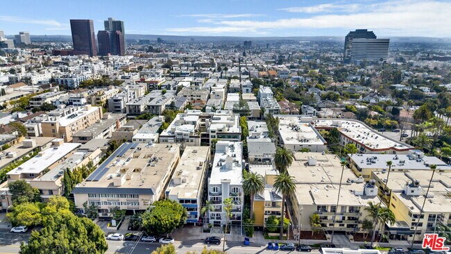 Building Photo - 11952 Montana Ave