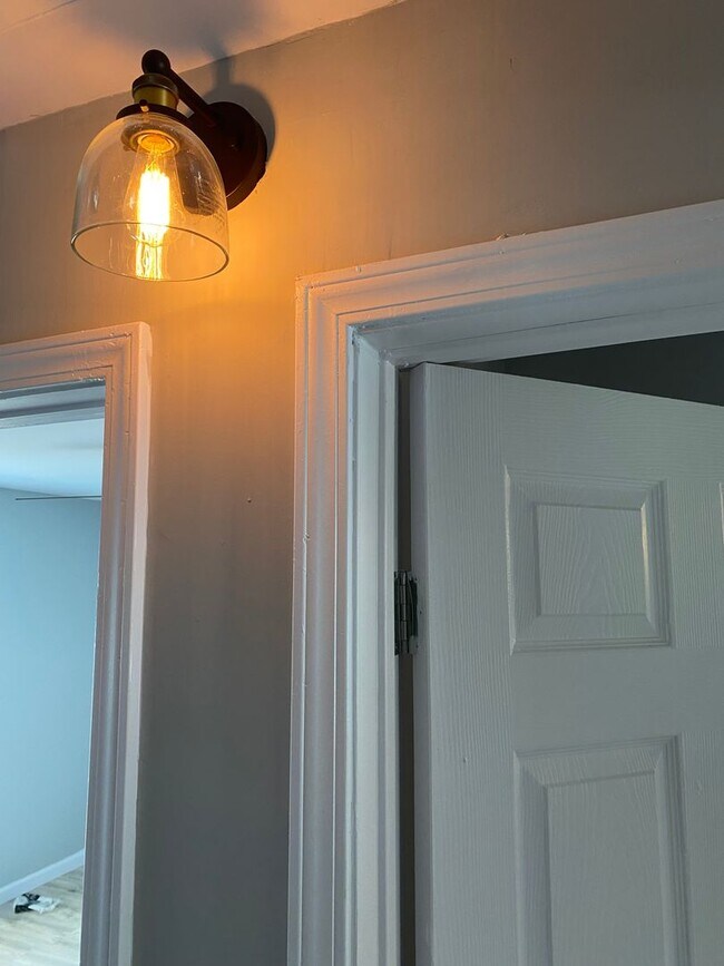 Building Photo - Luxury 2 Bedroom Home Half Off First Months Rent