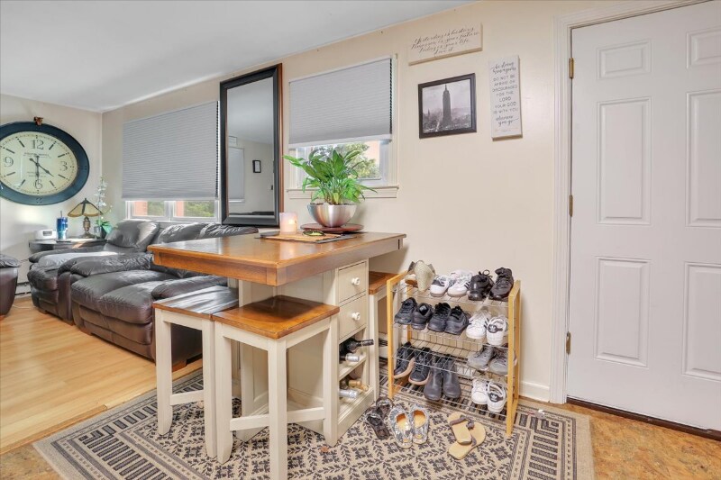 Building Photo - 1580 Hartford-New London Turnpike