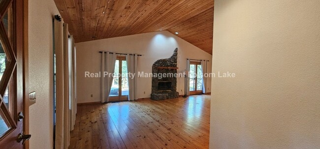 Building Photo - Charming 1-Bedroom Retreat in Desirable Ch...