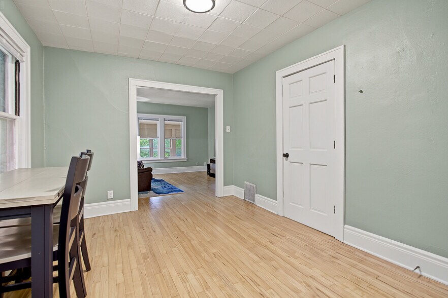 Building Photo - 560 Stryker Ave