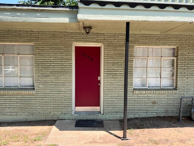 Building Photo - 1050 W Allen Ave