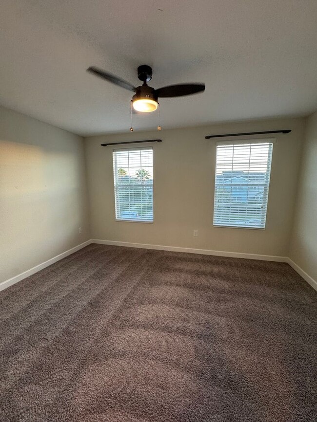 Building Photo - STOREY PARK - 3BR/2.5BA TWO STORY HOME