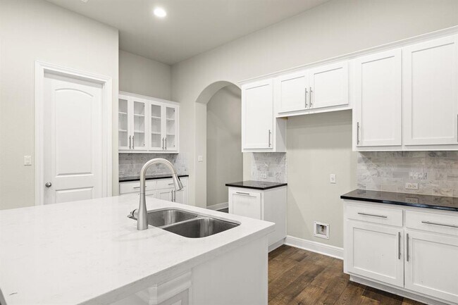 Building Photo - 2333 Legend Hill Dr