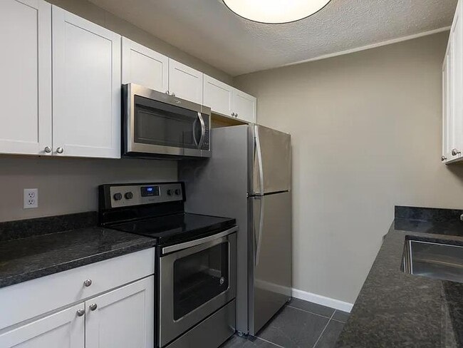 Building Photo - 87 W 9th Ave