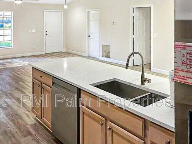 Building Photo - 117 SW Glenwood Dr