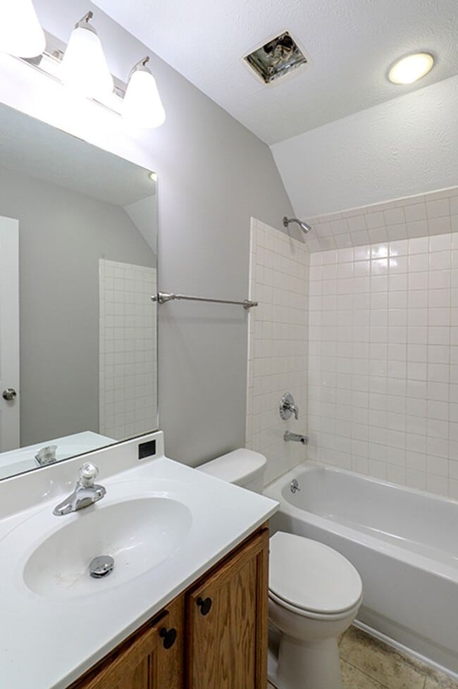 Building Photo - Newly updated 3 bedroom and 2 bath Cape Cod
