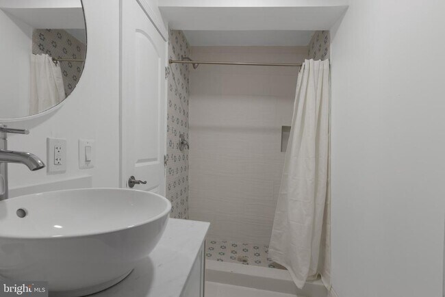 Building Photo - 3284 Annandale Rd