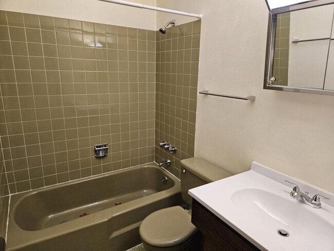 Building Photo - 2425 Emery St