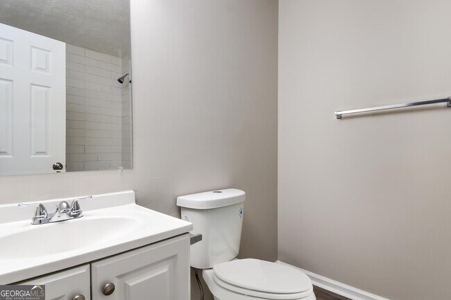 Building Photo - 8043 Trinity Park Dr
