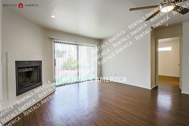 Building Photo - Updated & Lovely 2 Bed 2 Bath w/  2 Car Ga...