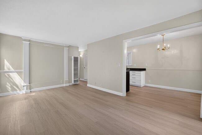 Building Photo - Beautifully Updated 2BR Condo with New Appliances & Community Pool