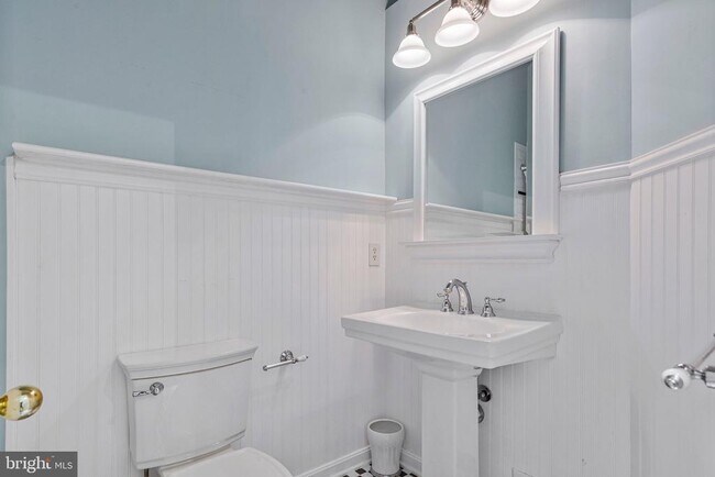 Building Photo - 616 Bellerive Ct