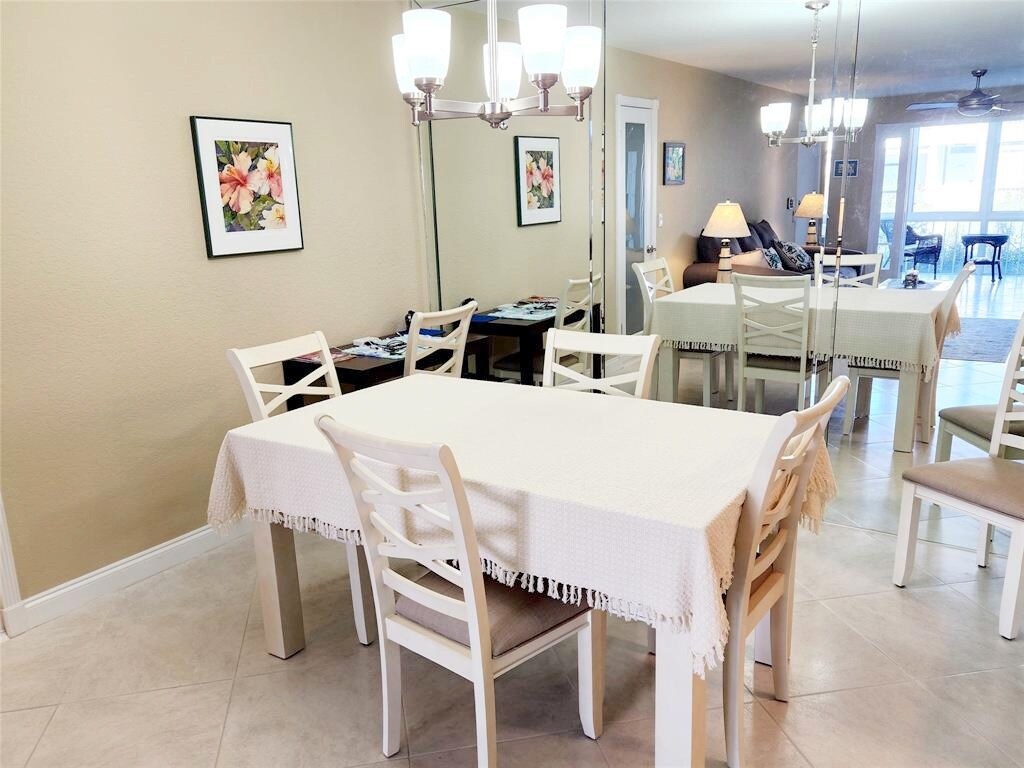 Building Photo - 6281 Bay Club Dr