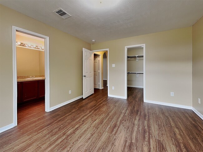 Building Photo - 22270 Queenbury Hills Dr