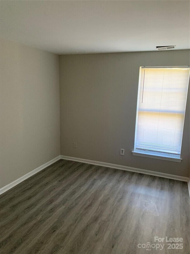 Building Photo - 1630 Arlyn Cir