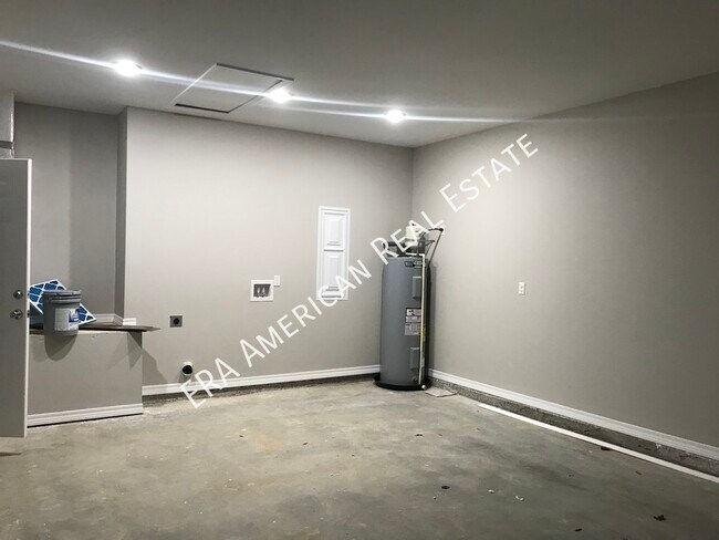 Building Photo - 714 Robinson Ave E