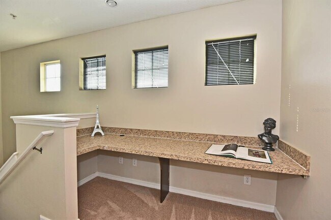 Building Photo - 807 Featherstone Ln