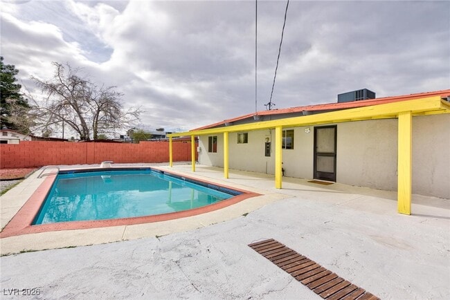 Building Photo - 3008 Lawndale St