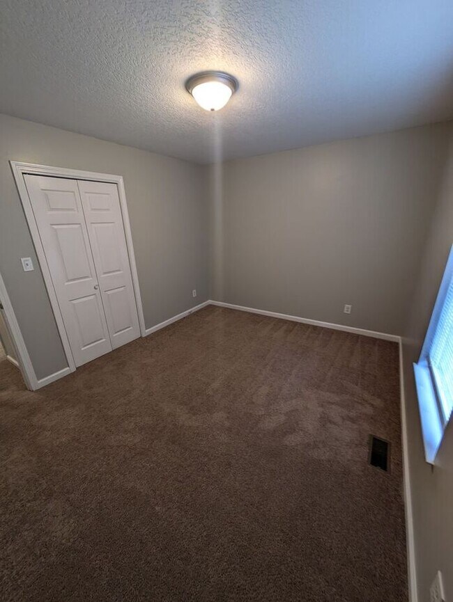 Building Photo - 3BD/2BA Unit in Hickory