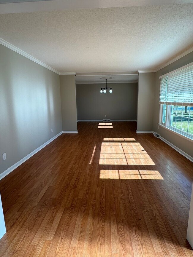 Building Photo - Darling on Deborah