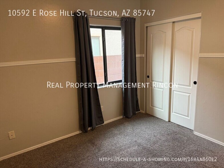 Building Photo - 10592 E Rose Hill St