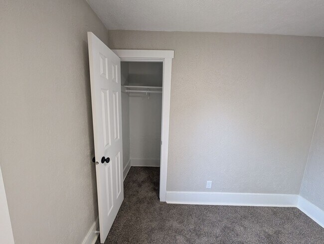 Building Photo - Completely Renovated 3-Bedroom, 1-Bathroom Home – $1,200/Month | Accepting Section 8
