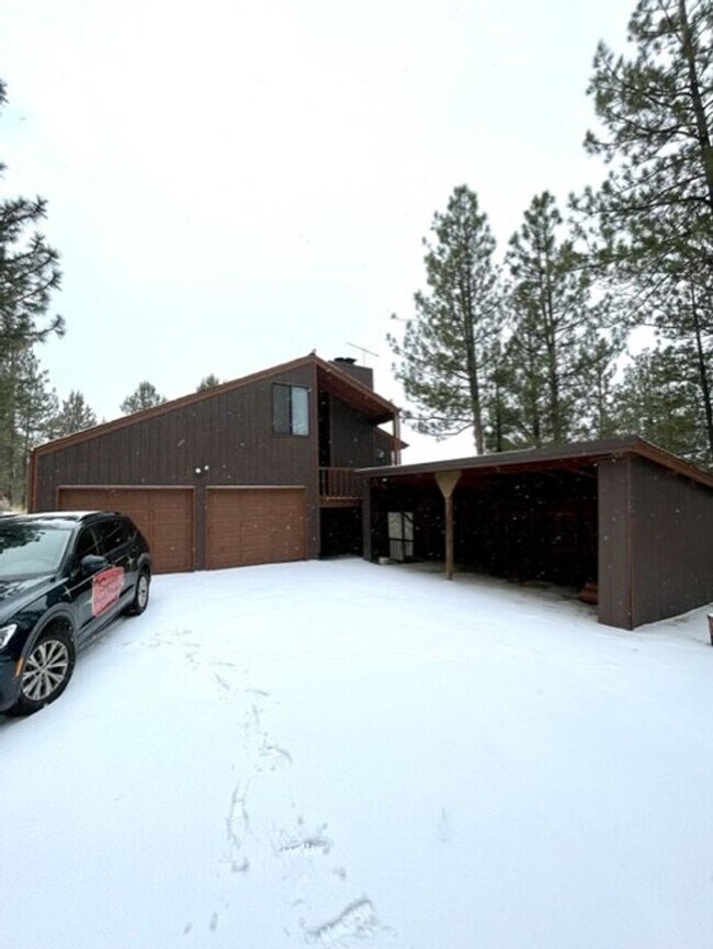 One of a kind property! Huge lot, great h... - One of a kind property!  Huge lot, great h...