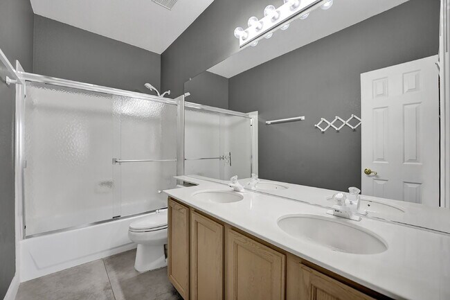 Building Photo - Spacious 4-bedroom, 3-car garage home feat...