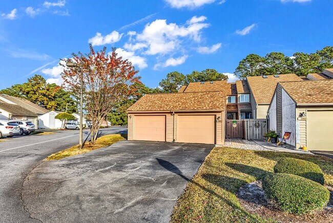 Building Photo - 4000 Fairway Lakes Dr