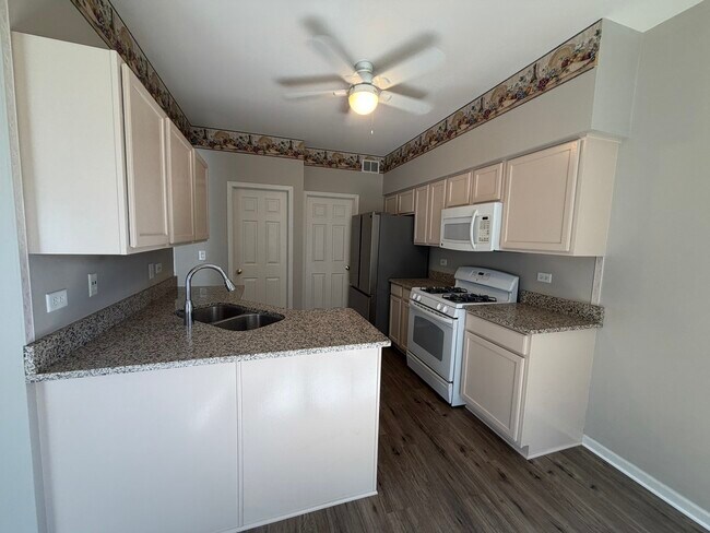 Building Photo - 2503 Oak Tree Ln